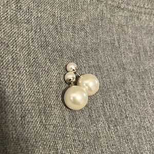 Pair of pearl color earrings